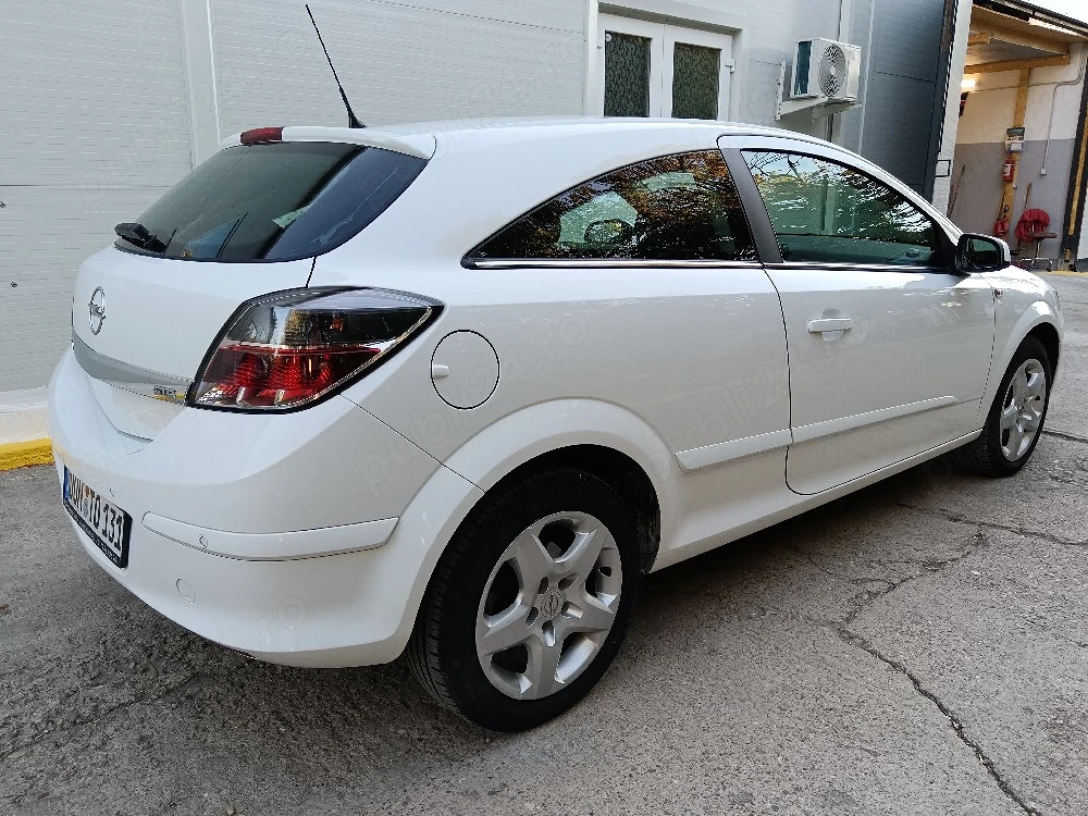Opel Astra GTC.
