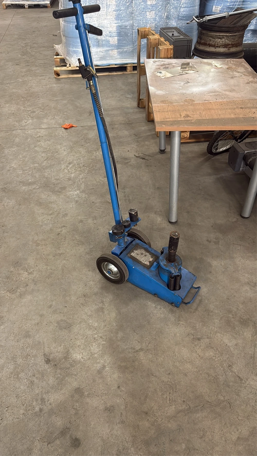 vand cric pneumatic 30 tone 