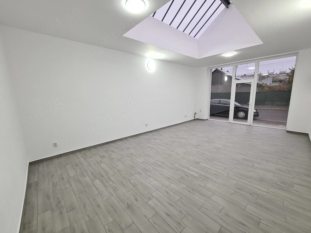 Spatiu comercial in Campina--34 mp--370e