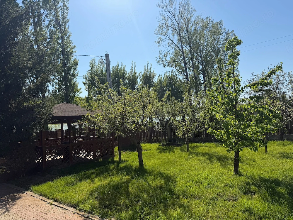 Casă pe malul lacului Ezareni + 1.000 mp teren+ Livadă pomi fructiferi