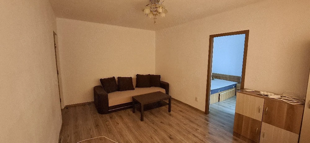 Vând apartament Bariera București 