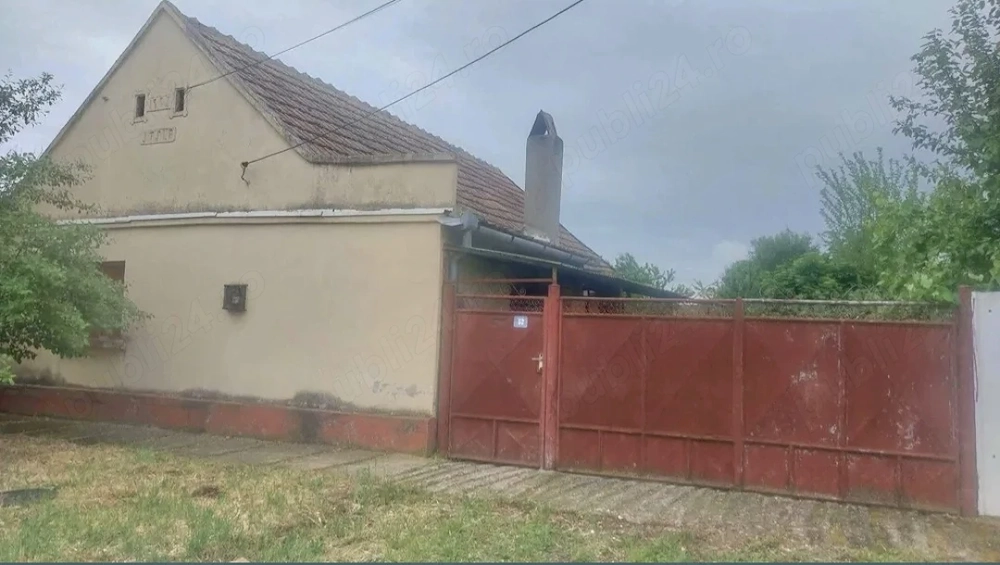 Casă cu teren de vânzare