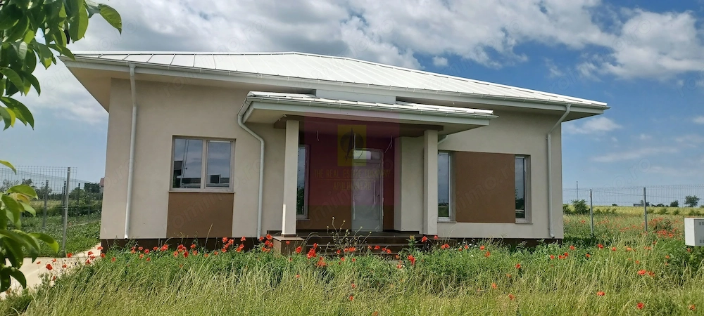 Gulia, casă nouă parter 4 camere, curte 514 mp