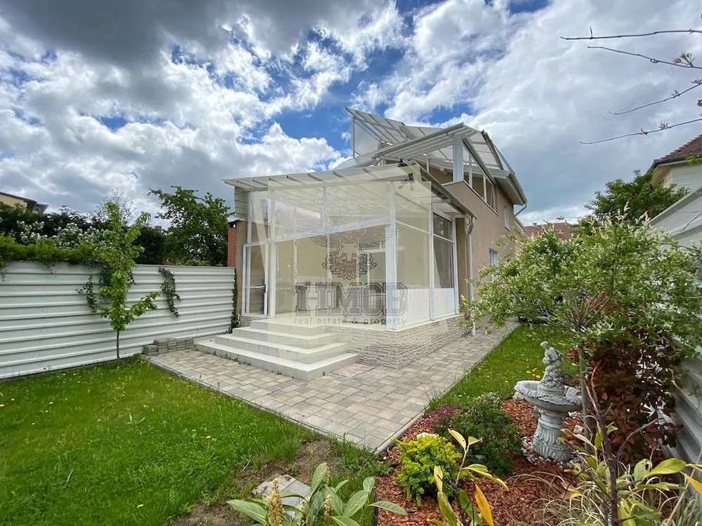 Casa cu 4 camere 3 bai 2 terase si teren 450 mp in zona Parcul Sub Arini