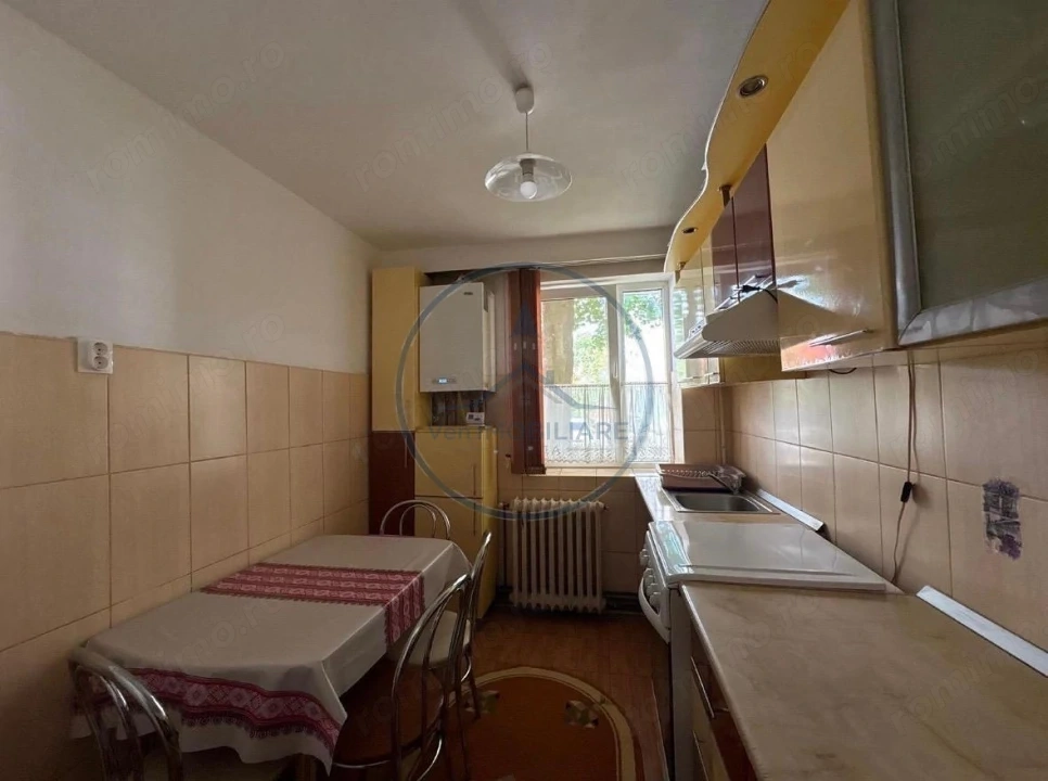 Apartament spațios cu 4 camere de închiriat