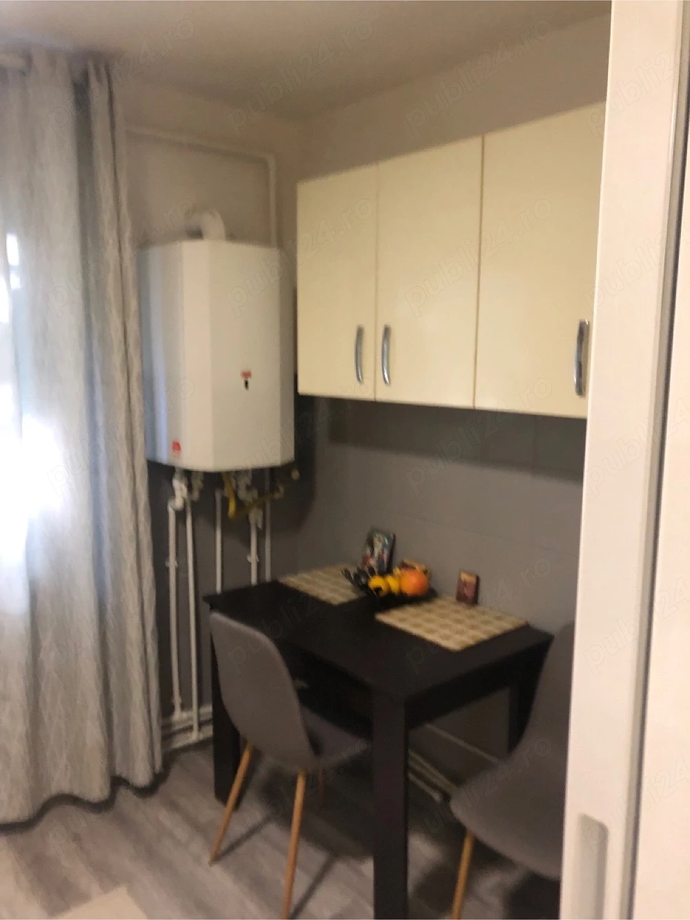 vand doa camere semi vizavi de scoala 10