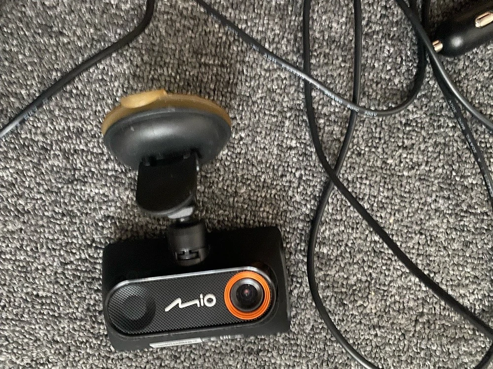 Camera auto Mi vue 785 + cablu conectare baterie