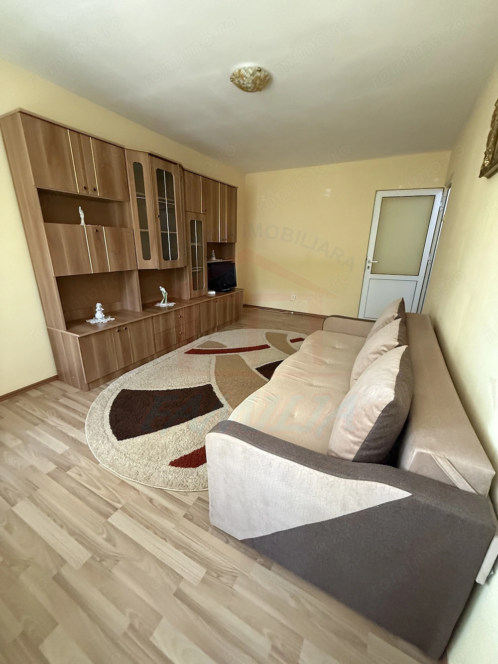 ️ De închiriat 2 camere, Micro 20, 350 euro/luna