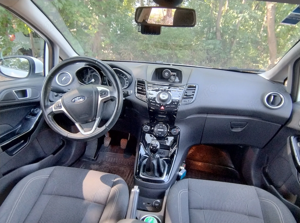Vând Ford Fiesta Titanium 1.0 EcoBoost 125 CP, an 2015, cu 101.800 km, autoturism de origine România