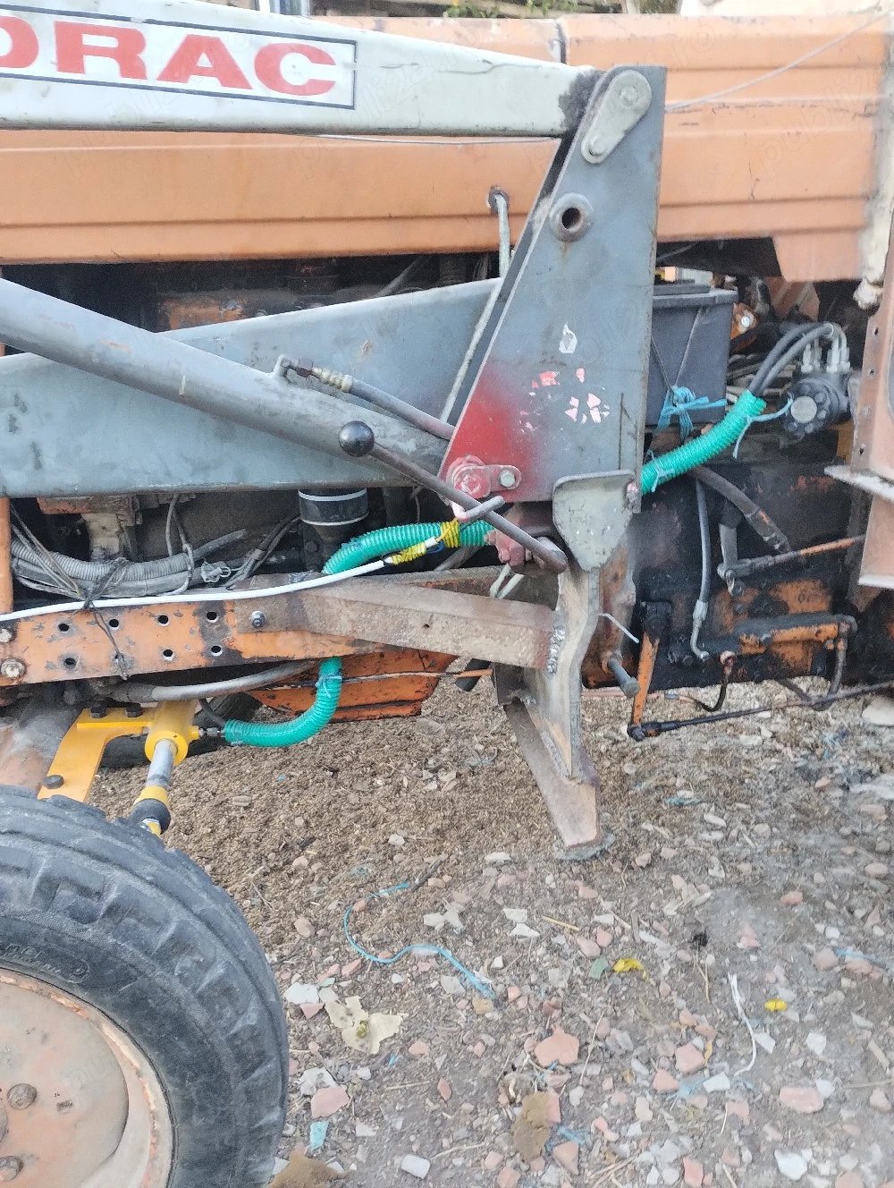 Vând încărcător tractor U650 