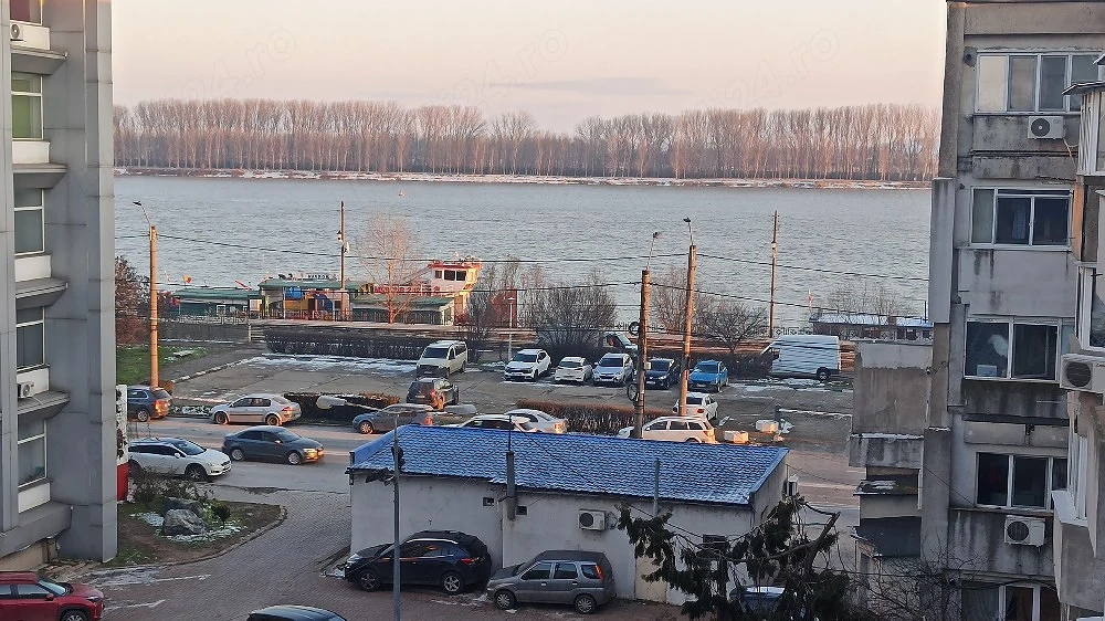 închiriez ap 1 cam dec 34 mp zona faleză  fac Medicină.Ac , Centrală 