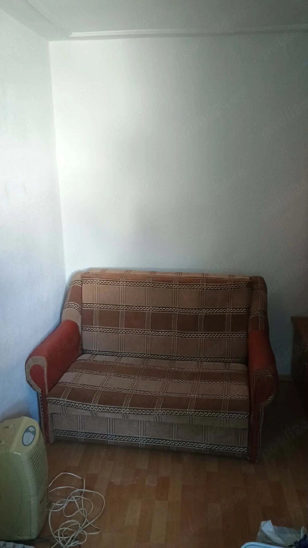Închiriez garsonieră 
