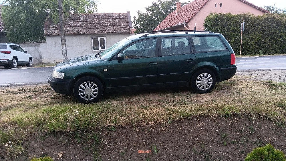 vând Volkswagen Passat B5. 