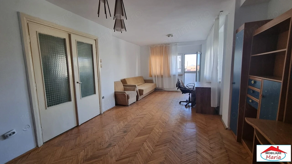 Apartament 3 camere Centru etaj 3 cu lift 98800 Euro