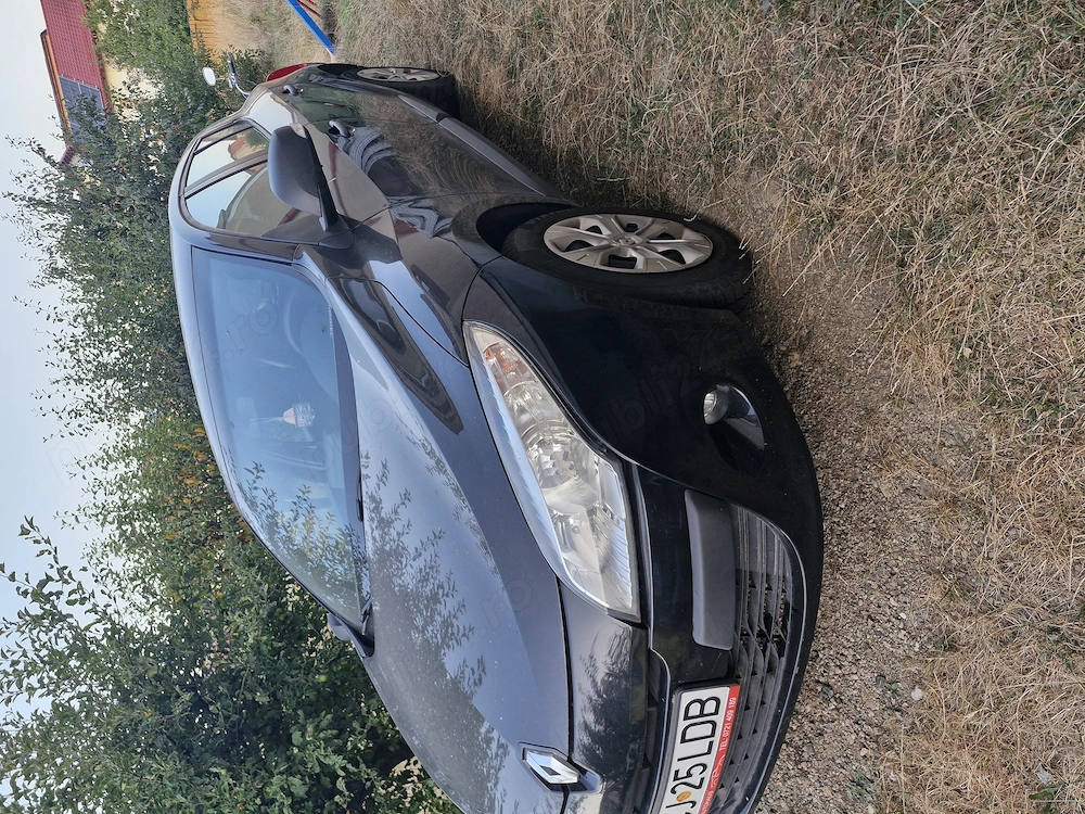 # Renault Megane 1.6 benzină   2011   227.218 km   Navigație   Încălzire scaune