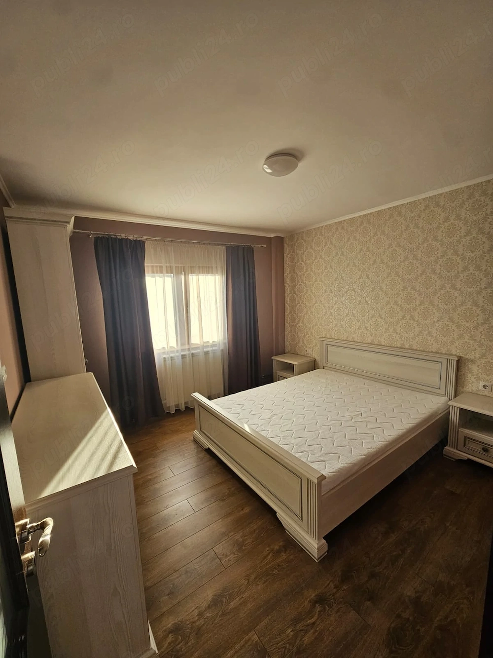 Inchiriez apartament PB 3 camere Decebal