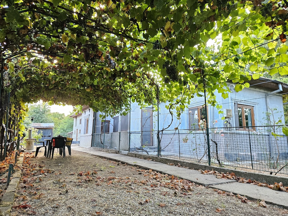 Casa gata de mutat 100 mp utili cu teren 1000 mp in Obobesti, DB