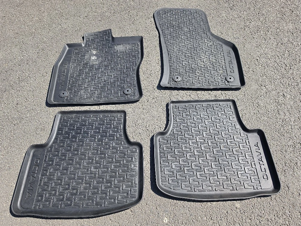 Set covorase/presuri originale Skoda Octavia 3