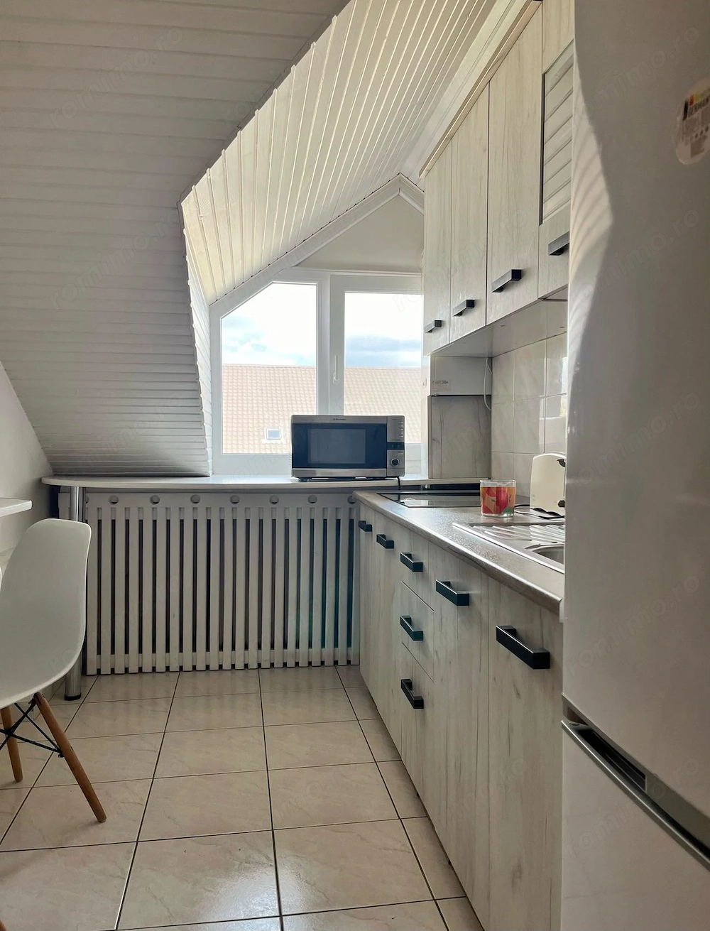 Inchiriez apartament cu 1 camera in Deva, zona Cuza Voda, etaj 3, bloc de 2 etaje + mansarda,