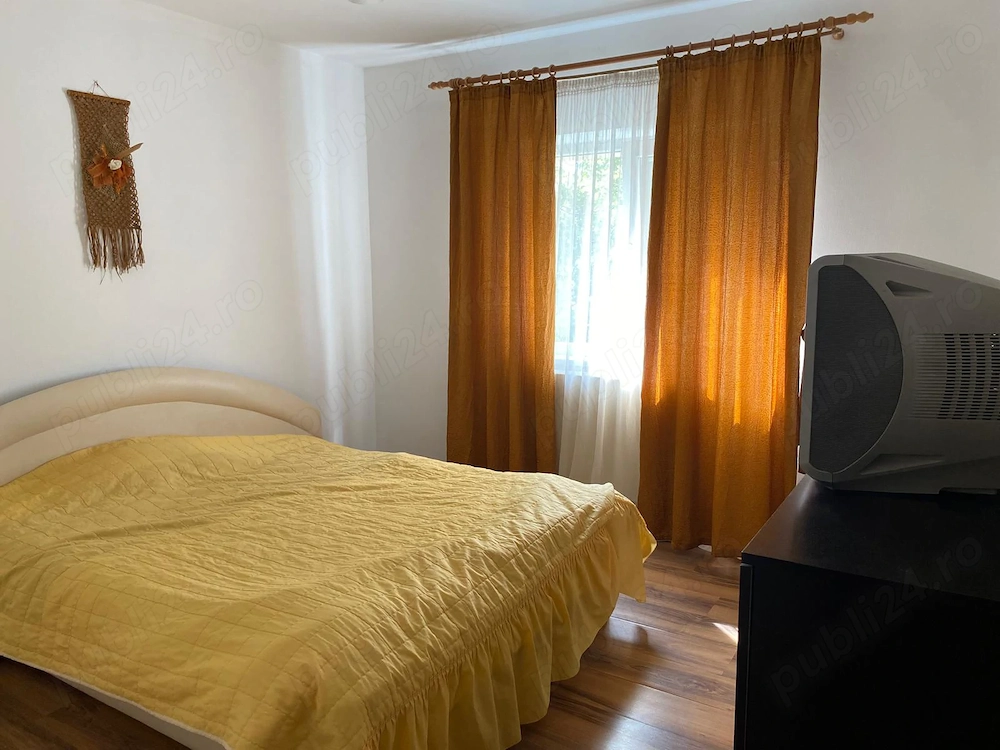Vand apartament 3 camere in zona Stadion