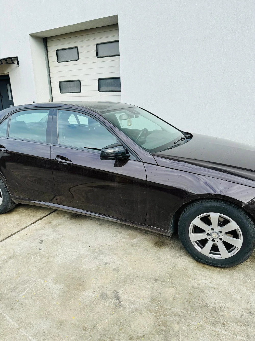 Vând Mercedes E220