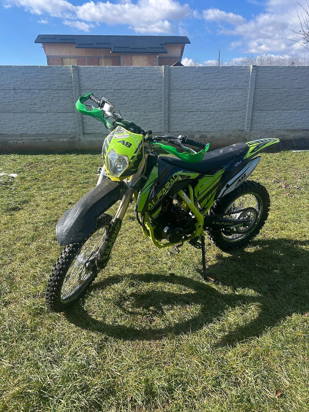 Motocicleta Alfarad A8