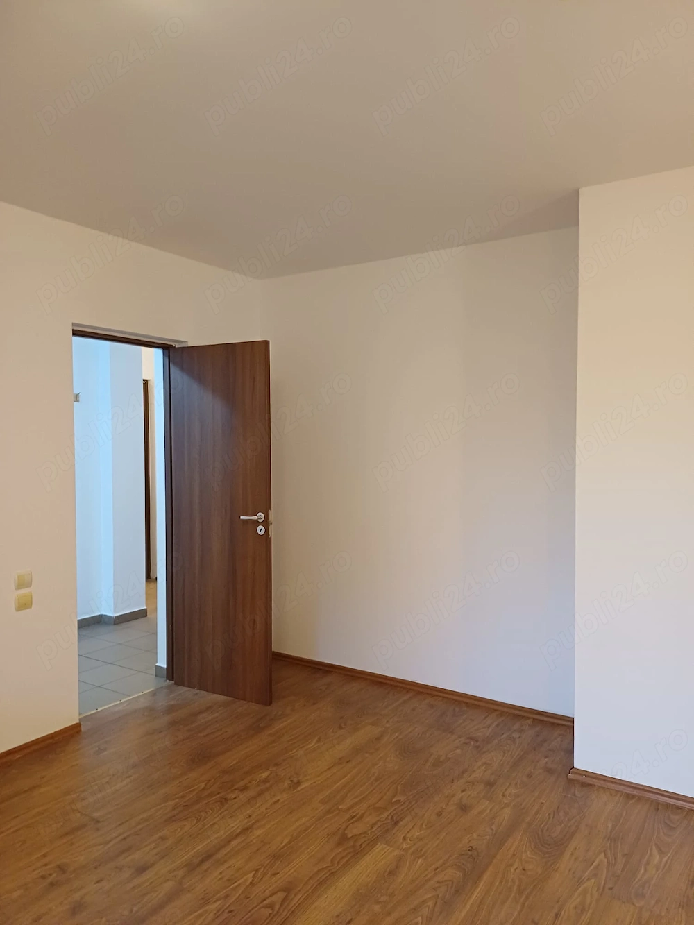 Snagov sat-Particular inchiriez casa si teren