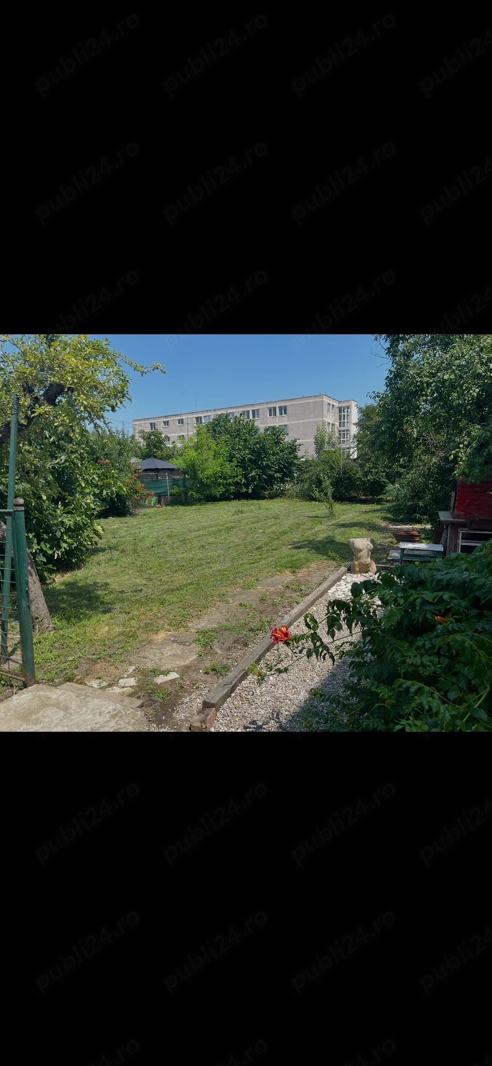 Central - vanzare casa, 2 anexe plus teren 881mp