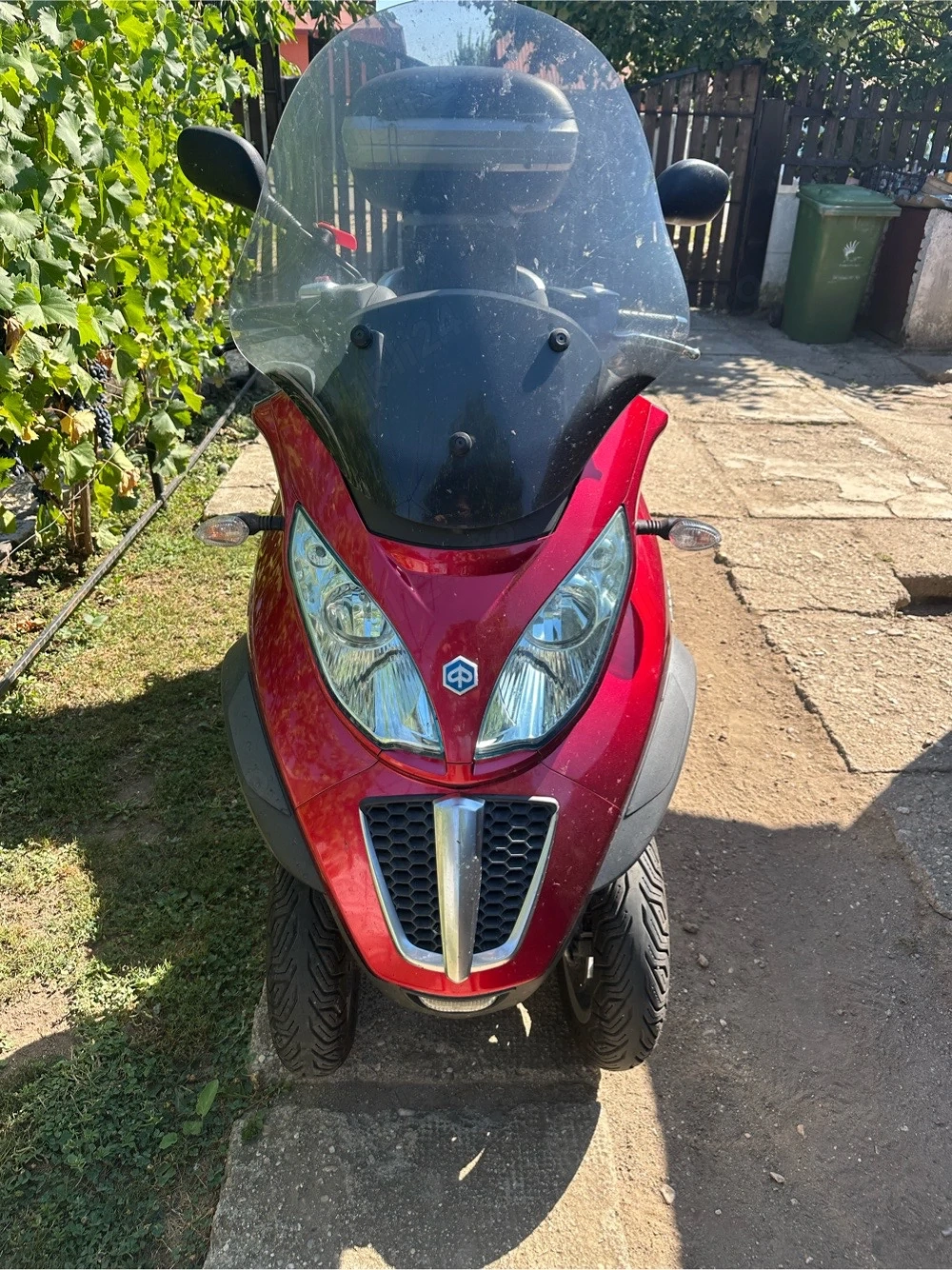 piaggio mp3 lt 400 se conduce cu B