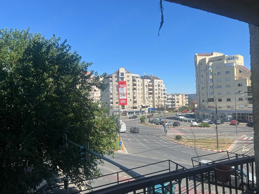Vand apartament 2 camere zona Intim