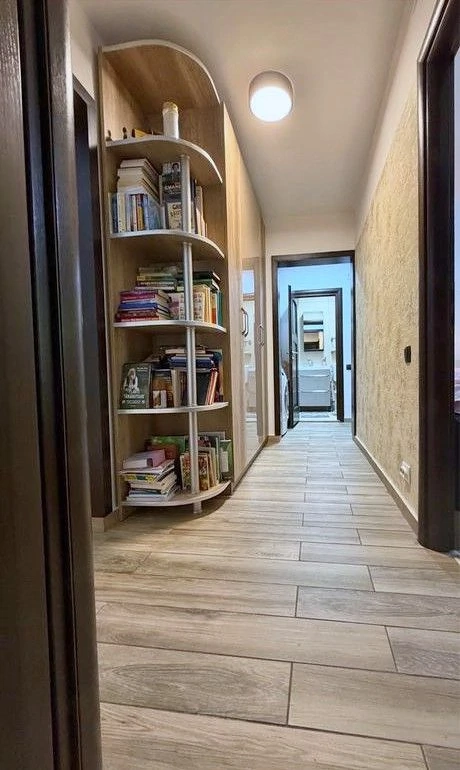 4 camere, 82 mp, parter, parcare, boxă, renovat, metrou la 400 m