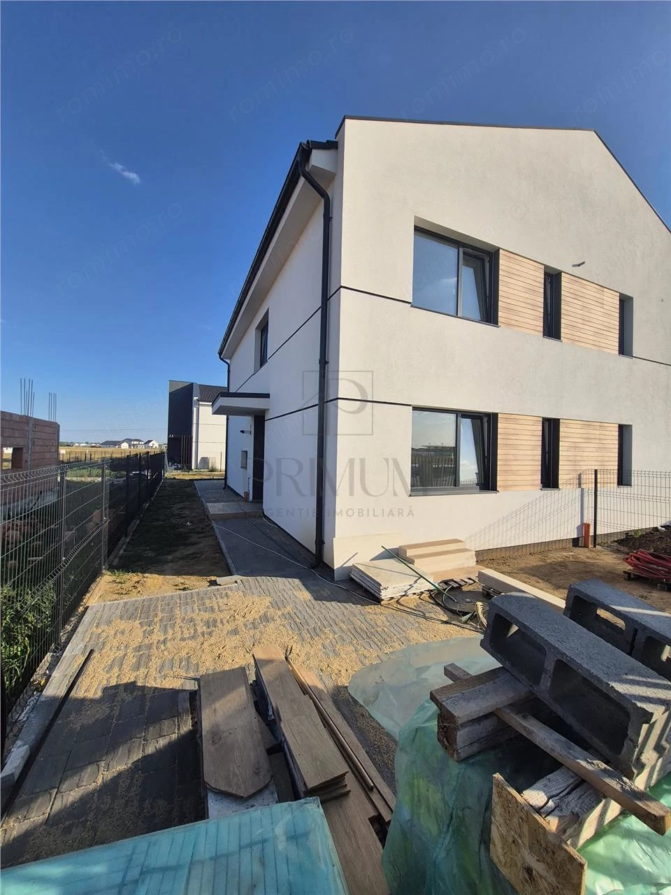 Duplex superb cu 4 dormitoare - teren 330 mp - locatie foarte buna - cartier exclusivist - compartim