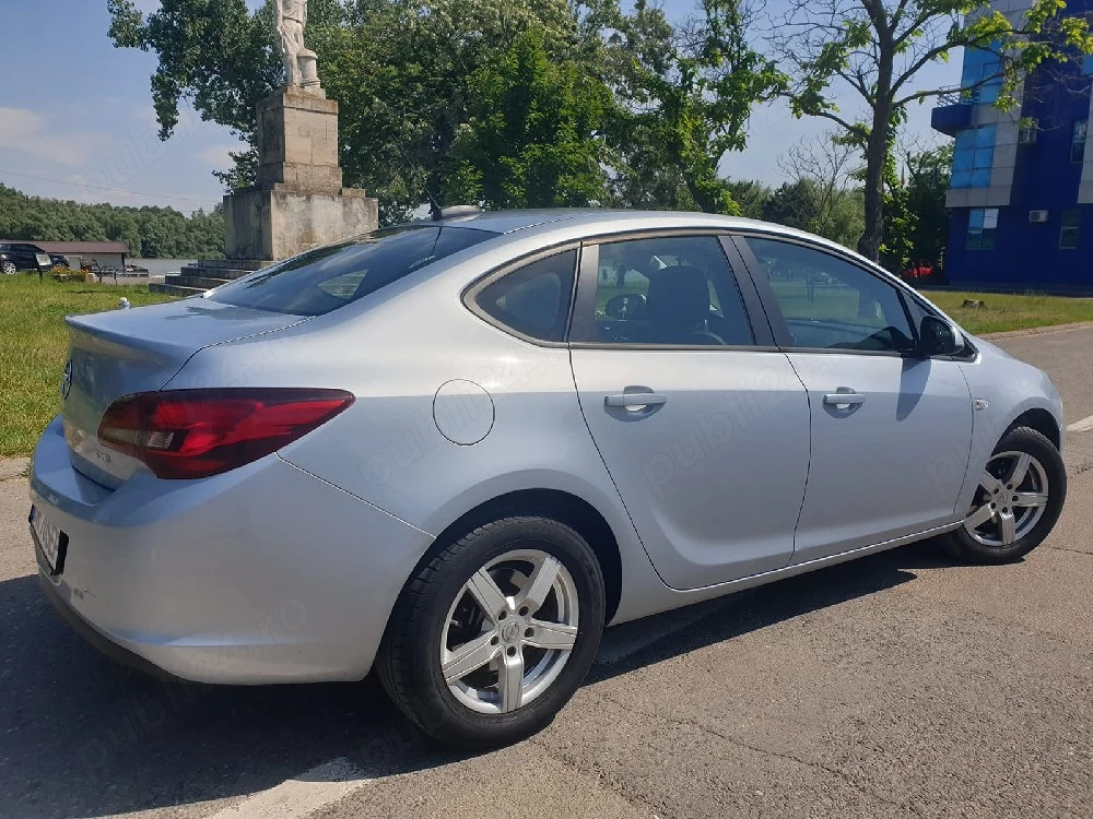 Vând Opel Astra J 2017