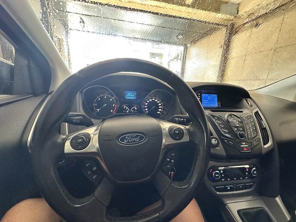 Ford focus negru 1.6 an fabricație 2012