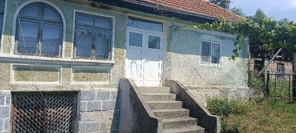 Casa la tara in Perișani Vâlcea Sat Podeni 