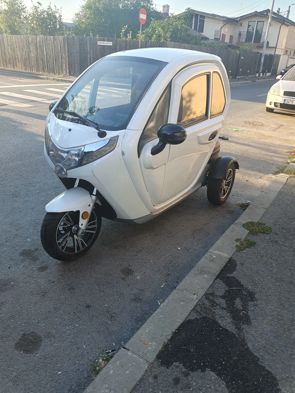 Vand, triciclu electric tip masina, 