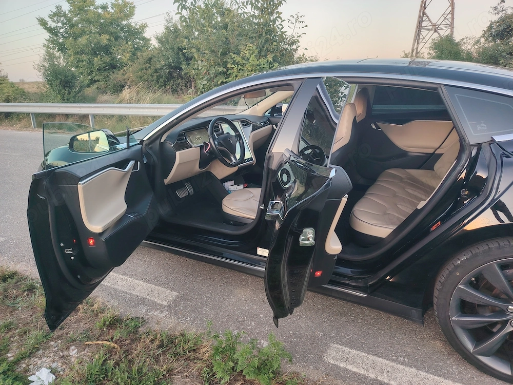 Tesla S incarcare gratuita Performance