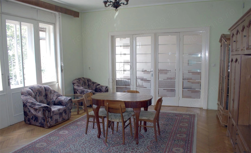 BALCESCU - 4 CAMERE - ETAJ 1 - SPATIOS - 2 BAI - DEBARA - TERASA - ISTORIC -