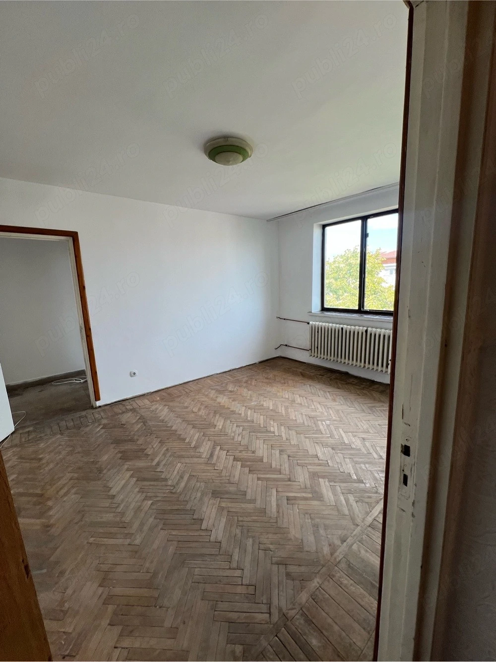 vand apartament 2 camere zona Crihala