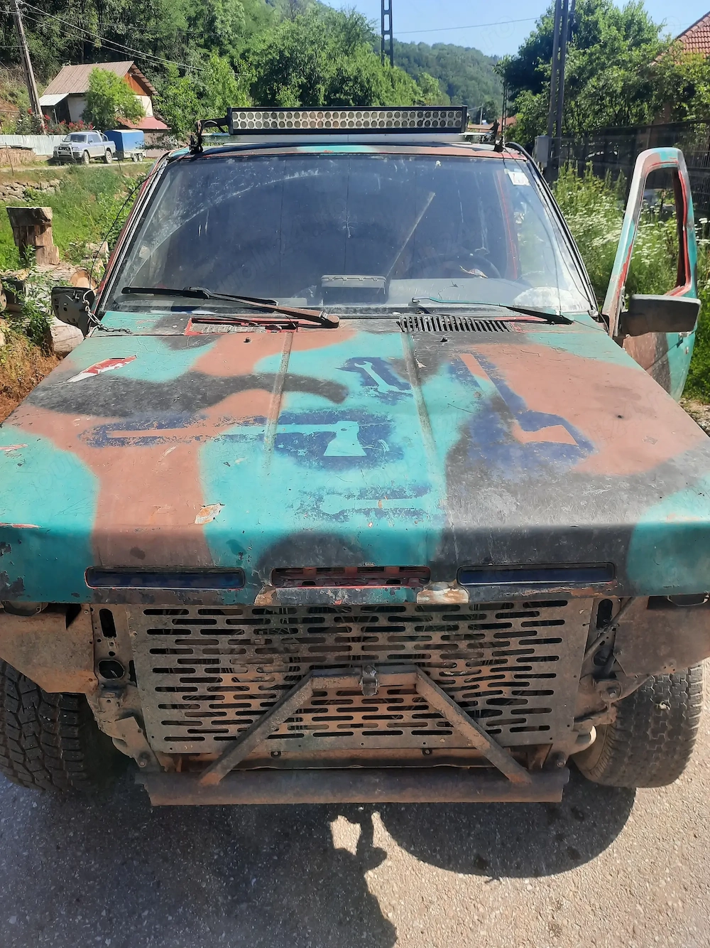 Vând sau schimb Nissan Terrano 