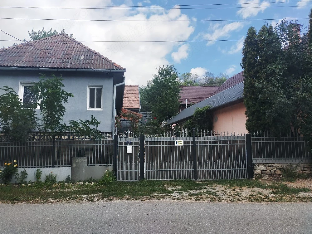 Casă de vânzare