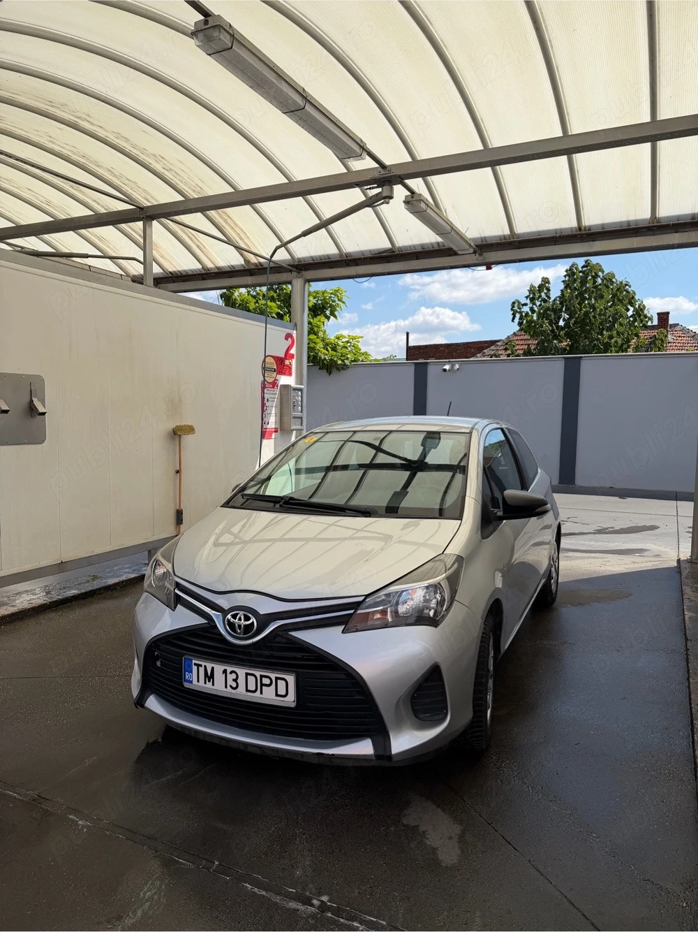 Toyota Yaris, an 2015, motor 1.0 benzină, 69 CP, cu 55.000 km