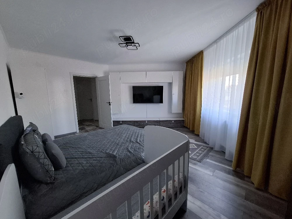 Vând apartament 2 camere , decomandat 