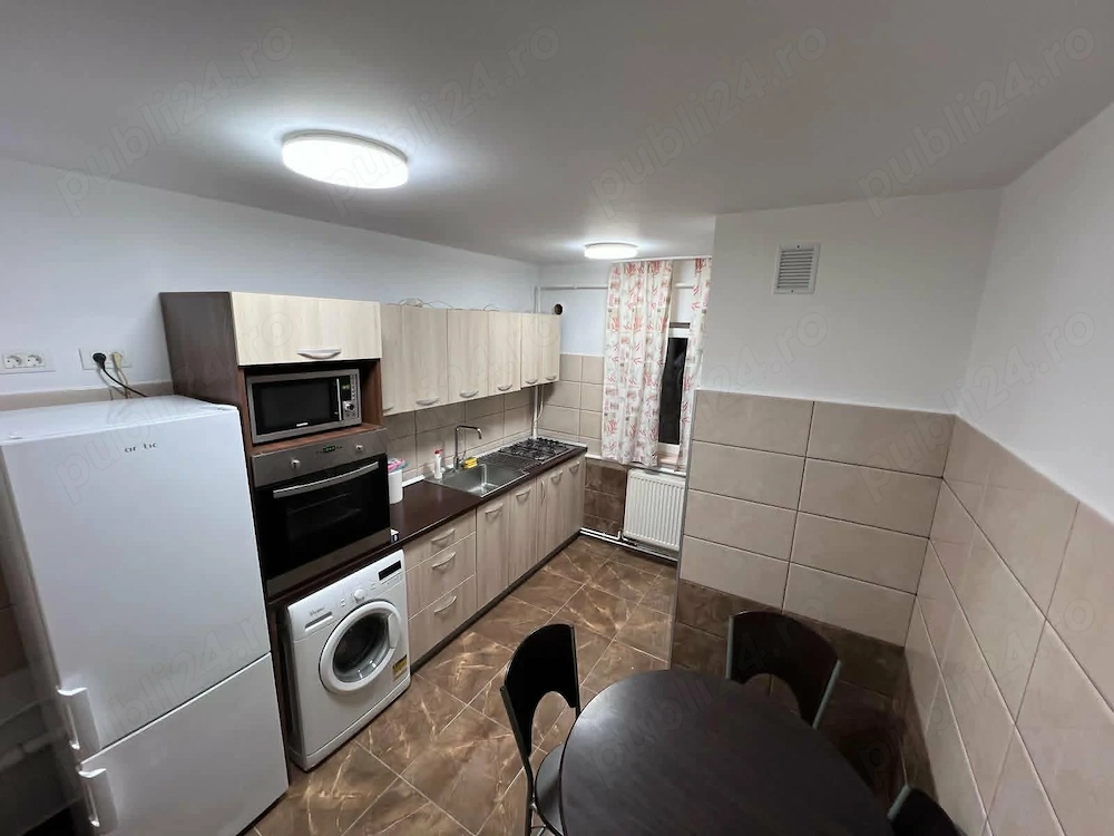 P-ta Gorjului-Moinesti,5 minute Metrou,apartament 3 camere cu centrala