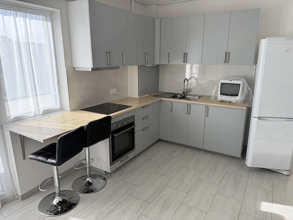 Str.L mîitei Apartament 3 camere de Închiriat 