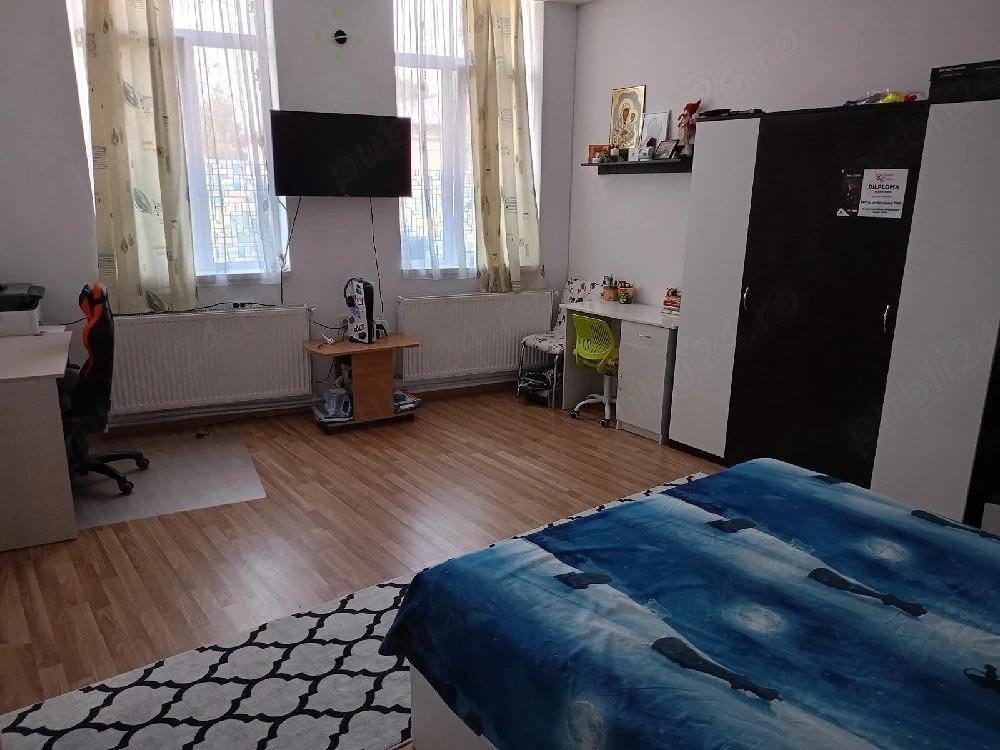Vand casa piata centrala 