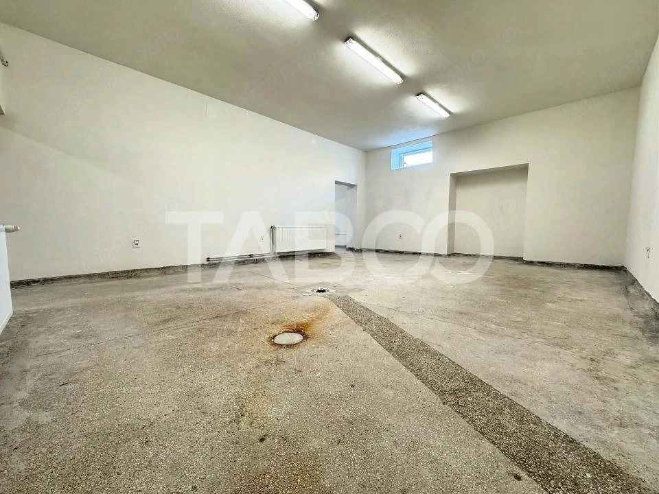 De inchiriat fabrica de productie cu birouri si parcari in Sibiu