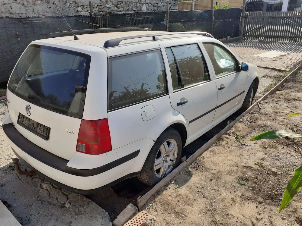 Vand pentru piese Volkswagen Golf 4 din 2001