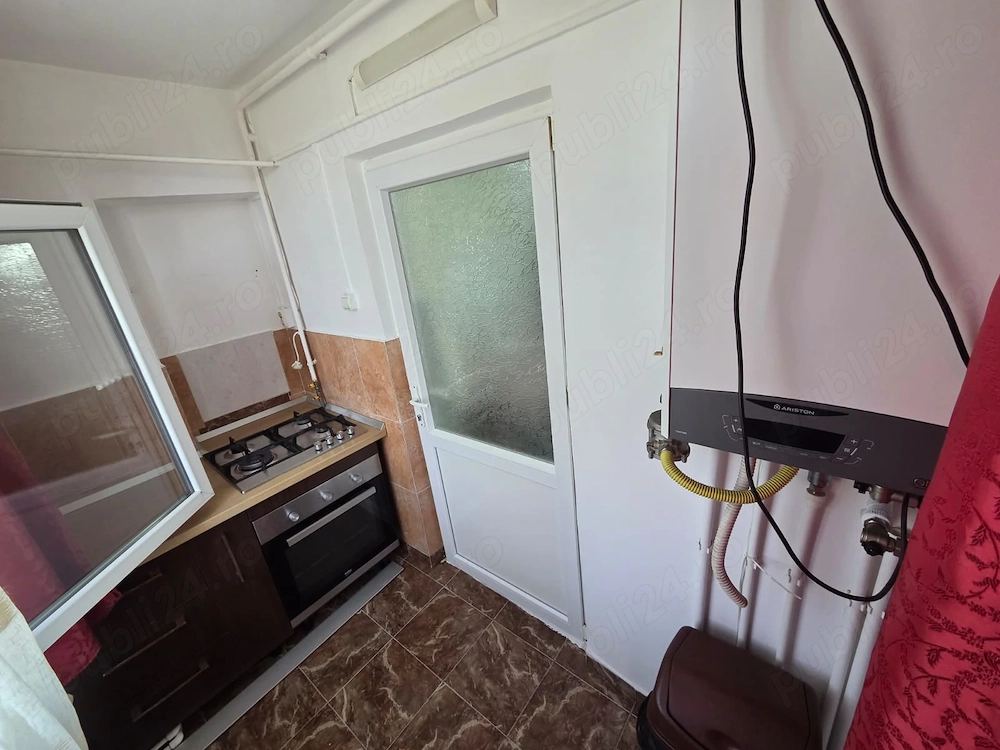 Apartament 3 camere în Cartier E3 (Kaufland), Etaj 2, Bloc 1990, Centrală Gaz