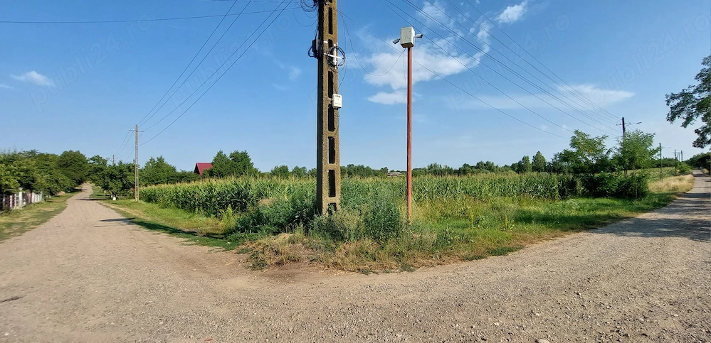 Teren intravilan, 1691 mp, cu două fronturi stradale și utilități, Dumbrăvița, județul Botoșani